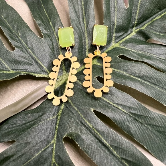 Delicate Flirty Art Deco Brass Earrings - Floral Elegant Drop Earrings - Picture 17 of 17